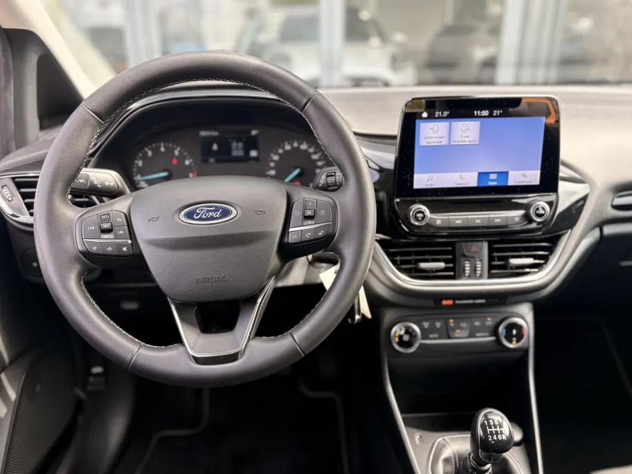 Ford Fiesta 1.0 EcoBoost Hybrid Titanium PARKEERSENSOREN ACHTER I ALL SEASON BANDEN I APPLE CARPLAY / ANDROID AUTO I
