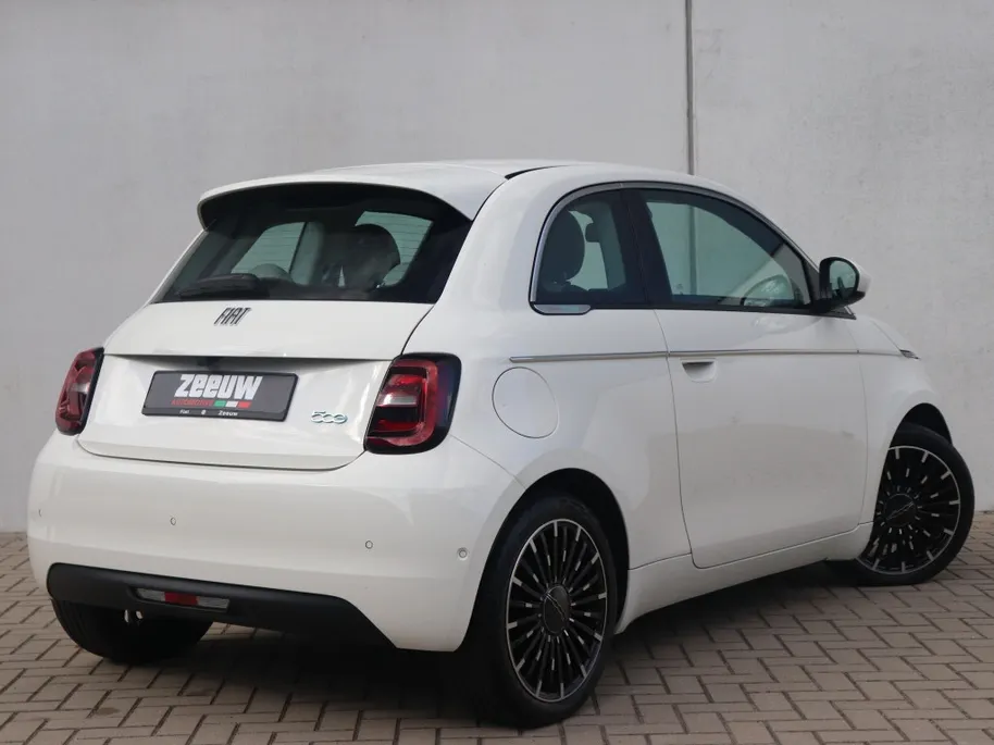 Fiat 500e La Prima by Bocelli 42 kWh | JBL | Winter | 17′