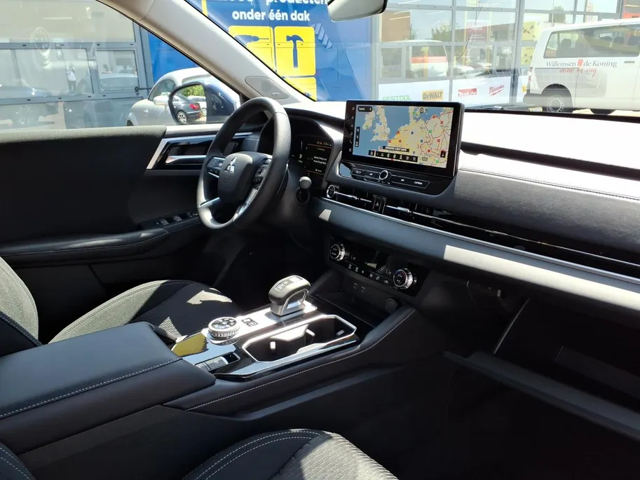 Mitsubishi Outlander 2.4 PHEV Pure | Showroomvoorraad model met 5.000 euro korting bij levering voor 30-6-2026  |Navigatie | Airco/ECC | L.M.Velgen | 8 jaar garantie
