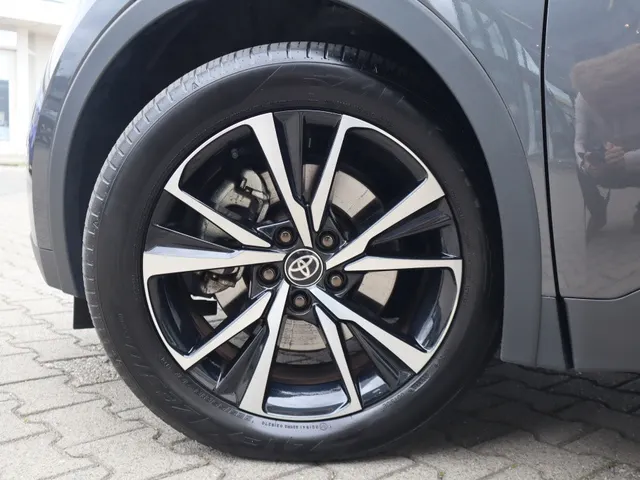 Toyota C-HR 2.0 PHEV 220 First Edition | Trekhaak | Stuur en stoelverwarming VERKOCHT