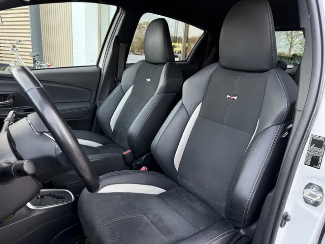 Toyota Yaris 1.5 Hybrid GR-Sport | Apple Car-Play | Camera | Bi-Tone