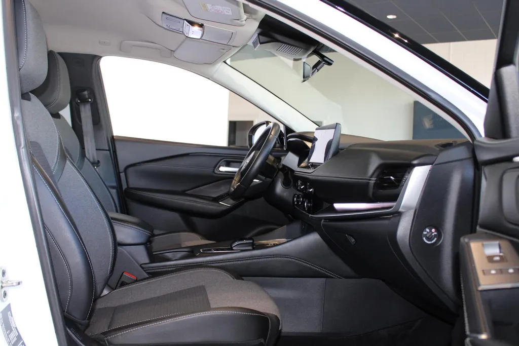Nissan QASHQAI 1.5 e-Power N-Connecta | Navigatie | 360grd camera | Apple carplay & Android auto | Two-tone lak | Climate controle | Pro-pilot | 190pk | Stoel in hoogte verstelbaar | Electrische ramen | I-key |