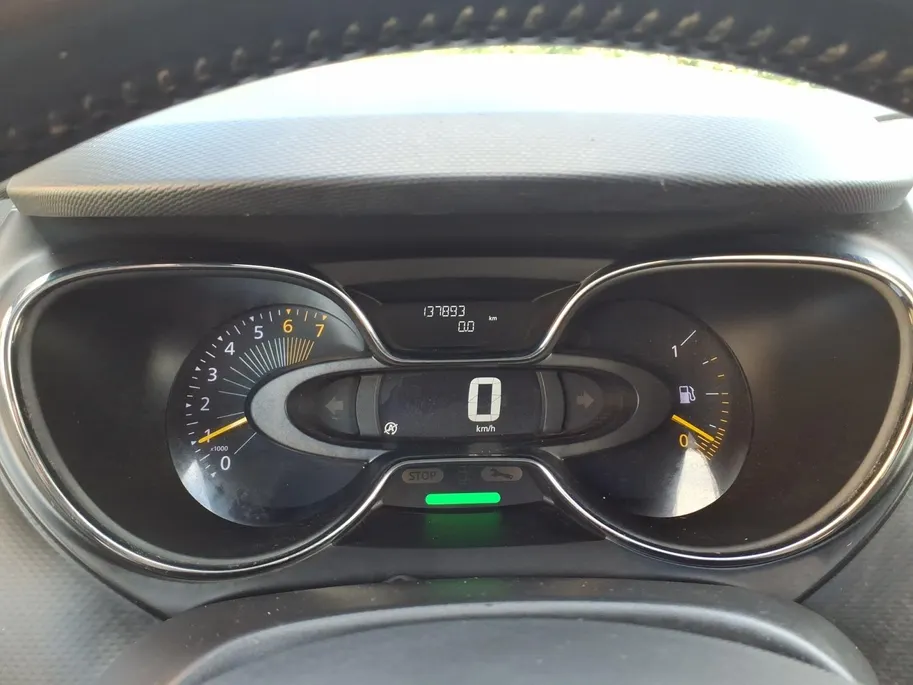 Renault Captur 0.9 TCe Xmod airco (automatisch) , navi , trekhaak , stoelverwarming , cruise , tel , usb , lm velgen .