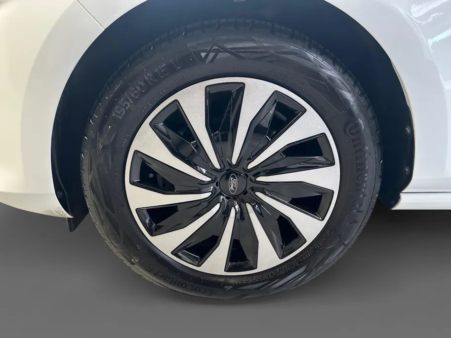 Ford Fiesta 1.0 EcoBoost Hybrid Titanium | Apple Carplay / Android Auto | Stoel + Stuurverwarming | Cruise Control | Parkeersensoren Achter | Lichtsensor | Climate Control | Verwarmbare Voorruit