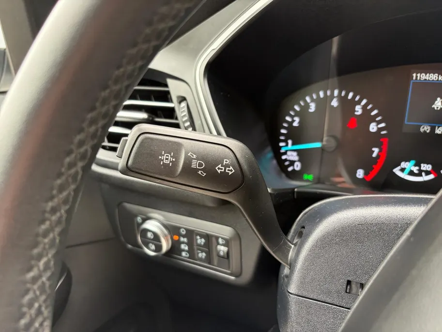 Ford Kuga 1.5 EcoBoost Titanium 150PK | Trekhaak (1800kg trekgewicht) | Navigatie | Parkeersensoren | Privacy Glass | Winter Pack