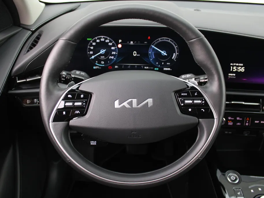 Kia Niro EV Edition 64.8 kWh | Stuur-/stoelverwarming | Camera | Cruise adapt. | Navi | 17' LM | Clima |