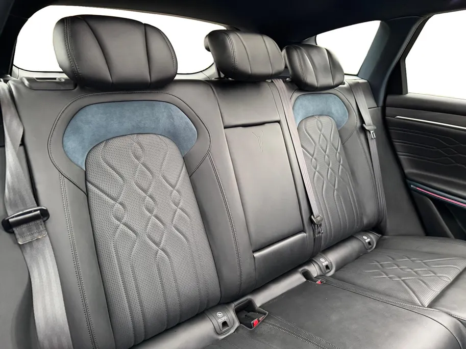 Voyah Free Flagship Edition 4WD 106 kWh | Full Option | 500 km rijbereik | Luchtvering | Stoelkoeling, -verwarming en -massage | Blackline exterieur & interieur |