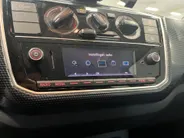 Volkswagen up! 1.0 65pk · Telefoon Dock · Airco · DAB · Bluetooth · 14'' Inch ·