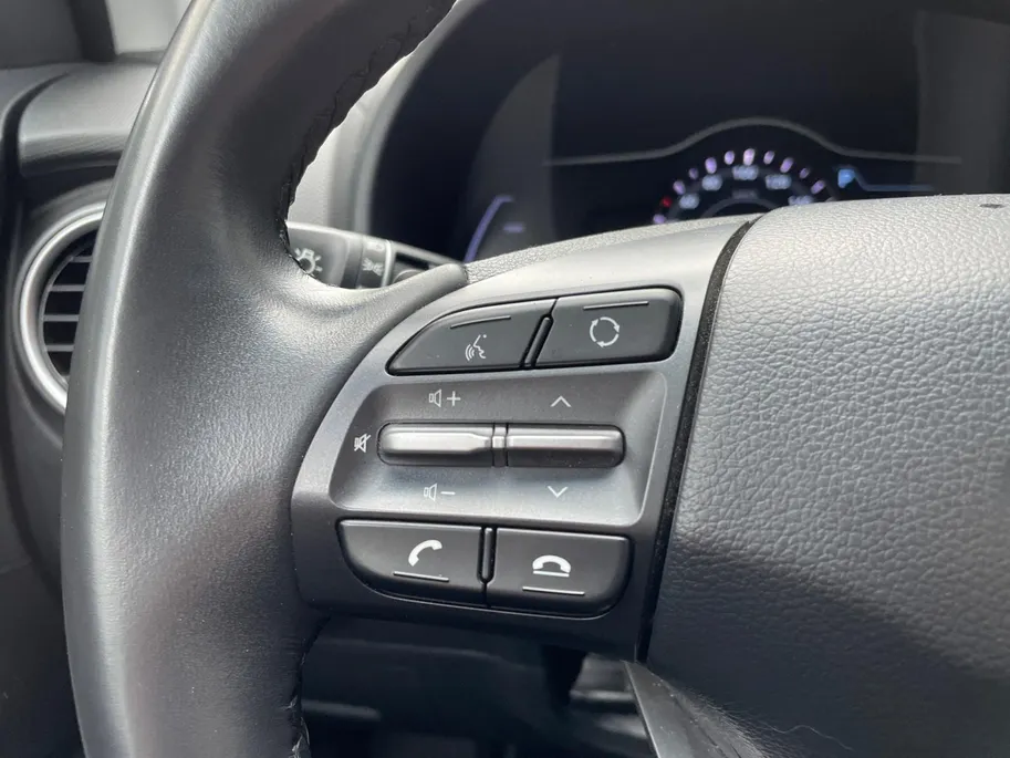 Hyundai Kona EV Comfort 64 kWh | Warmtepomp | 100% SOH | Adaptive cruise control | Apple Carplay & Android Auto | Achteruitrijcamera | Parkeersensoren achter | Keyless entry | DAB radio |