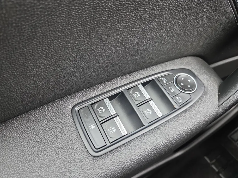 Renault Captur 1.6 E-Tech full hybrid 145 techno Automaat | 1e Eigenaar | Navi | Camera | Two tone metallic lak | Carplay | Bovag garantie | NAP