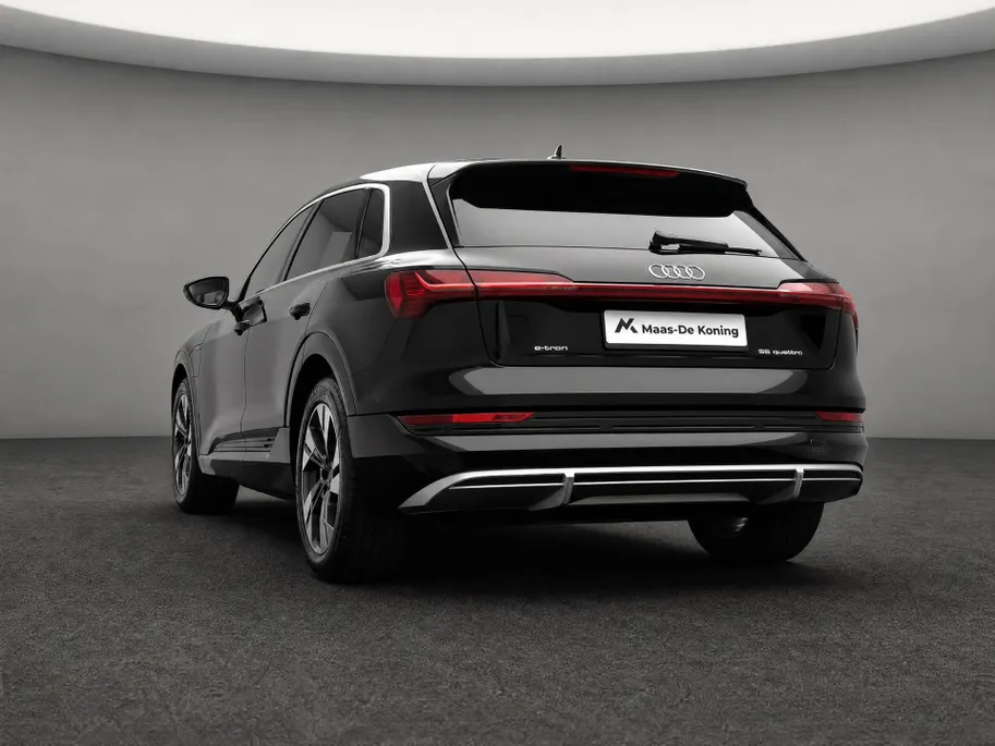 Audi e-tron 55 quattro 95 kWh 408pk S Edition · SOH 96,8% · Camera · Luchtvering · Afneembare Trekhaak · Head-Up Display · Elek. Achterklep · Stoelverwarming · 20'Velgen ·