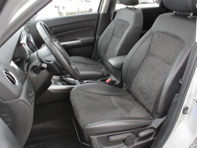 Suzuki Vitara 1.4 Boosterjet Style Smart Hybrid Automaat |  Navi | Adap. Cruise | Camera | Schuifdak | Trekhaak