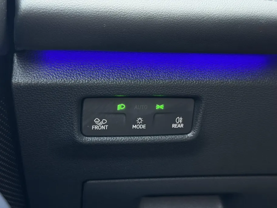 Volkswagen Tiguan 1.5 eTSI R-Line Business | Elektrisch wegklapbare trekhaak | Stoelmassage | Elektrisch bedienbare achterklep | Achteruitrijcamera | Parkeersensoren voor- en achter | Navi | Adaptive cruise control | Sportstoelen