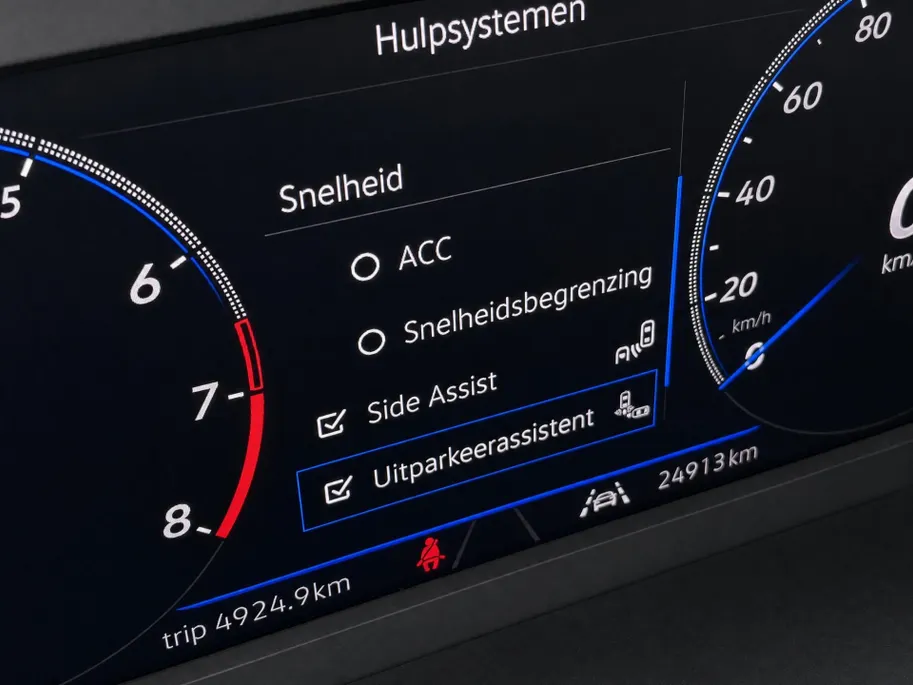 Volkswagen T-Roc 1.5TSI/150PK R-Line Black Style DSG · Panoramadak · Apple/Android Car Play· Camera + Parkeersensoren · Stoelverwarming · 19'' Velgen ·  Garantie t/m 07-07-2027
