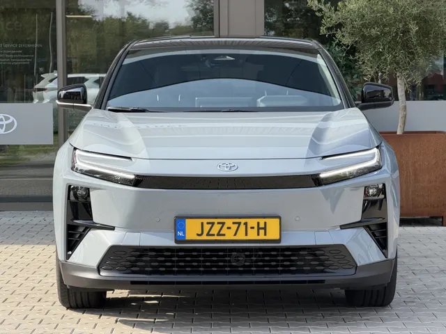 Toyota C-HR+ First Edition 77 kWh | Bi-Tone | 20'| Stoel&Stuurverw | Camera
