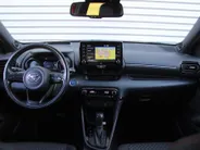 Toyota Yaris 1.5 Hybrid Launch Edition | 17' LM | Clima | Cruise adapt.| PDC V+A | Camera | HUD | Keyless | Navi | 1e eigenaar |