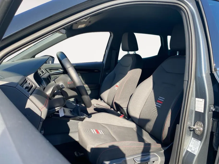SEAT Arona 1.0 TSi 116pk FR Business Intense Trekhaak | CarPlay | Navi | Cruise | Two-Tone | Clima | Camera | Etc.