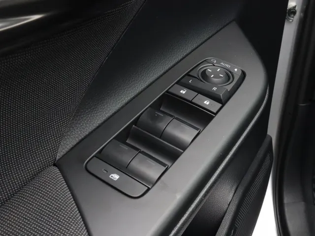 Toyota C-HR 1.8 Hybrid 140 Dynamic | Blindspot | Parkeersensoren V+A
