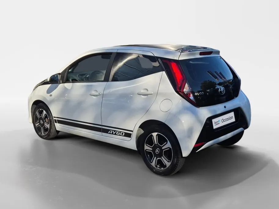 Toyota Aygo 1.0 VVT-i x-play | Airco | Bluetooth | Camera | 5 deurs | Zwart dak |