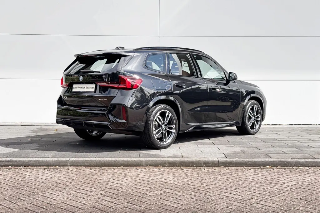 BMW iX1 xDrive30 67 kWh M Sport Edition