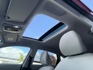 Hyundai Kona 1.6 GDI HEV Premium Sky | Lederen Bekleding| Stoelverwarming v+a| Schuif-kanteldak| Elekrtrisch verstelbare stoelen met geheugen| Dode hoeksensor| MOOIE AUTO