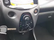 Toyota Aygo 1.0 VVT-i x-play | ACHTERUITRIJCAMERA | 5 DEURS | TELEFOON | AIRCO | ELEKTRISCHE RAMEN |