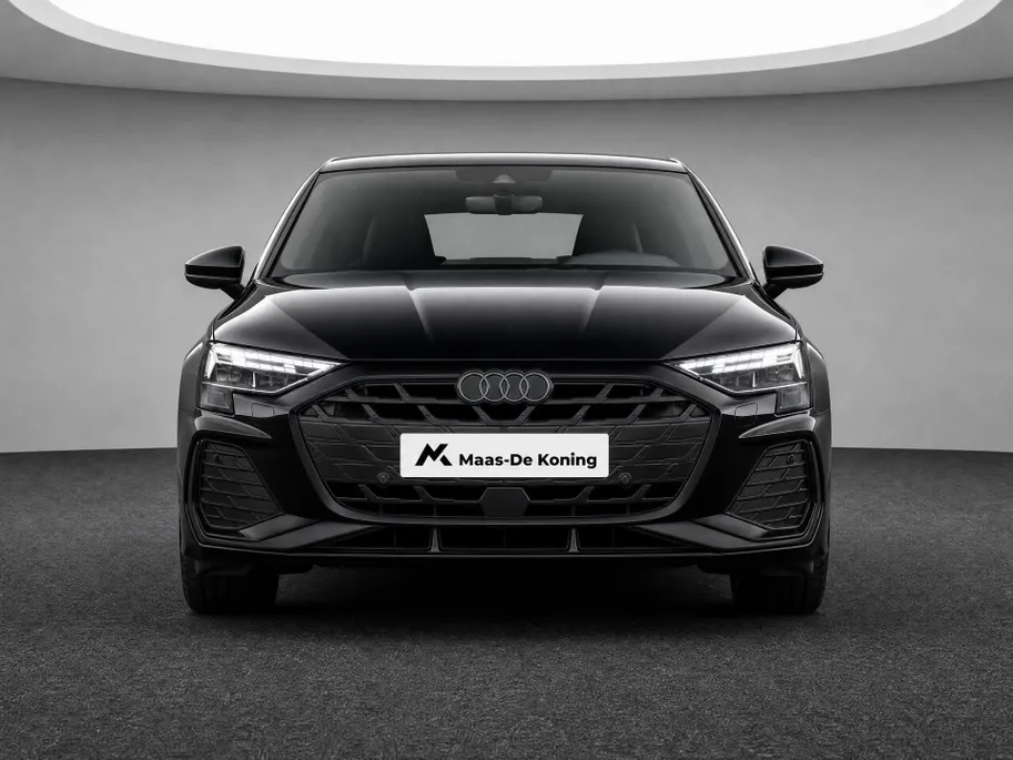 Audi A3 Limousine 35 TFSI S edition 150 PK · Tech plus · Glazen panoramadak · 19' inch Audi sport velgen 5-dubbelspaak-edge anthracietzwart glansgedraaid