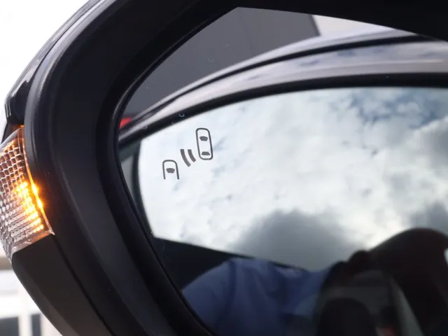 Toyota Yaris 1.5 Hybrid Launch Edition Bi-tone | JBL | Blindspot