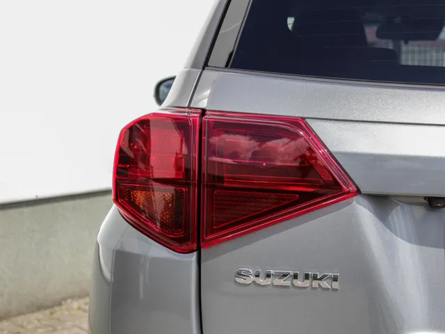 Suzuki Vitara 1.5 Hybrid Style Automaat | Navi | Adap. Cruise | Schuifdak | Camera | Lm-Velgen