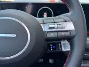 Hyundai Kona Electric N Line Sky 64.8 kWh | Navigatie| Schuif-kantel dak| Head up display| Stoelverwarming/koeling| 360 graden camera|