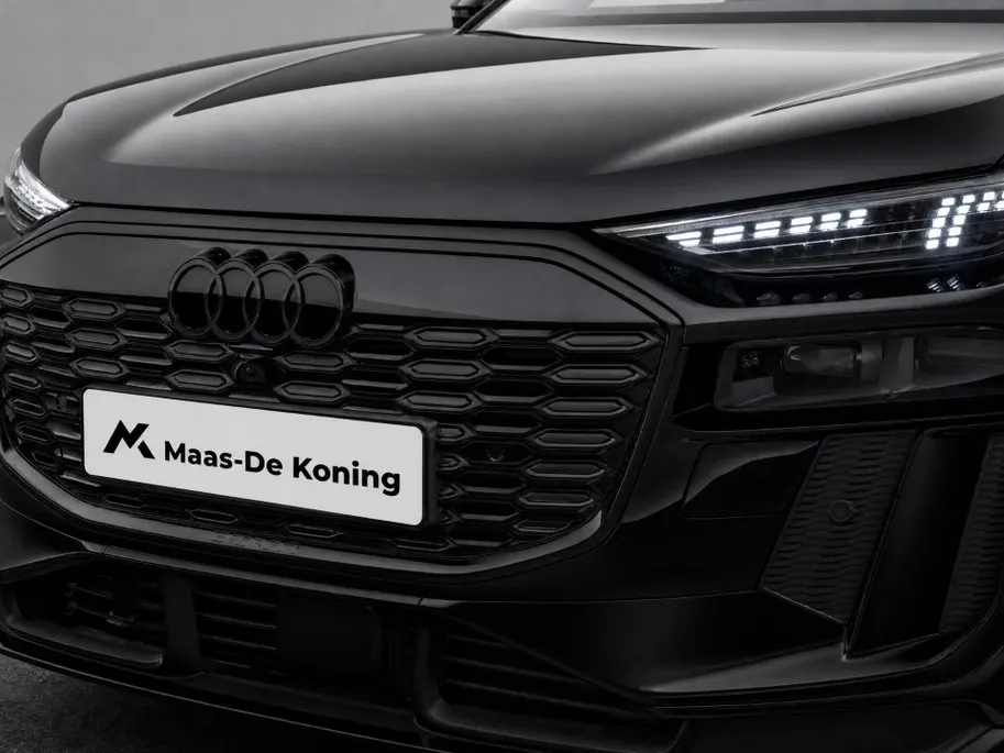 Audi Q6 e-tron S edition 83 kWh 252 PK · Glazen panoramadak · Trekhaak elek. wegklapbaar · S line zwart leder-kunstlederen bekleding