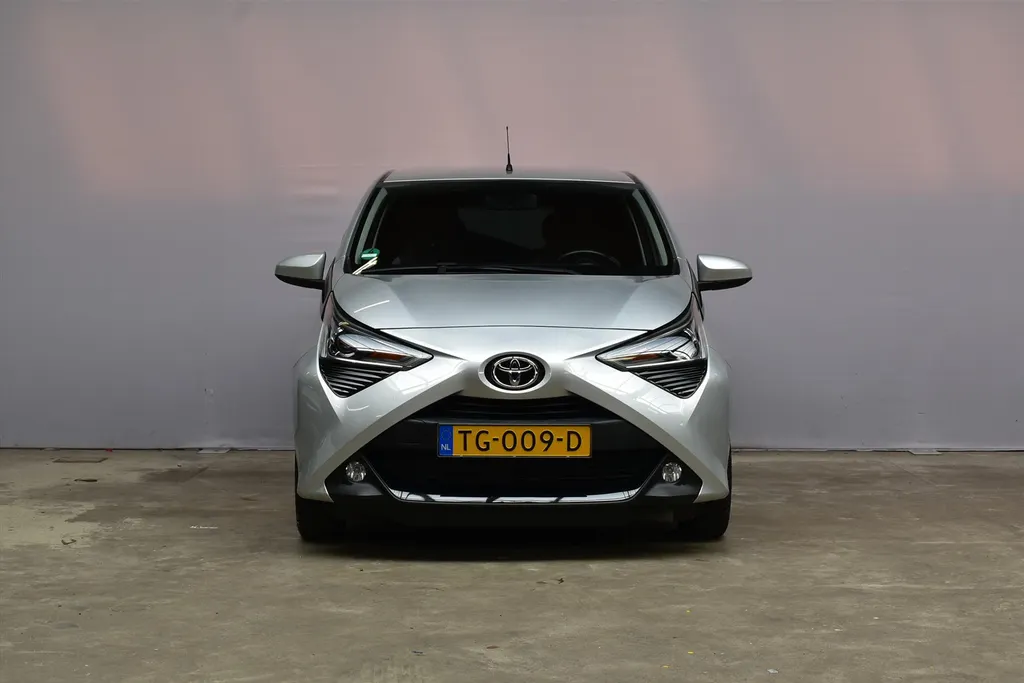 Toyota Aygo 1.0 VVT-i X First I Apple Carplay - Android Auto