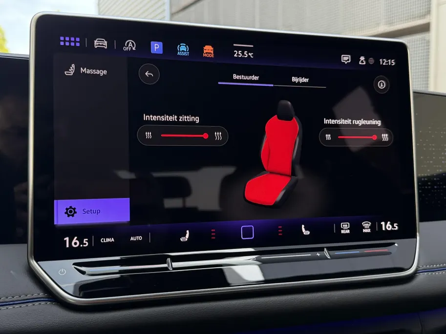 Volkswagen Tiguan 1.5 eTSI R-Line Business | Elektrisch wegklapbare trekhaak | Stoelmassage | Elektrisch bedienbare achterklep | Achteruitrijcamera | Parkeersensoren voor- en achter | Navi | Adaptive cruise control | Sportstoelen