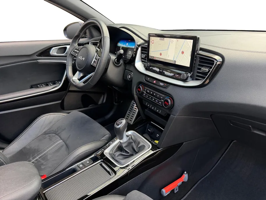 Kia Ceed 1.0 T-GDi GT-Line | Panorama schuifdak | Navigatie | Camera | Apple Carplay / Android auto | Stoelverwarming/ Stuurverwarming | Cruise control | Lichtmetalen Velgen |
