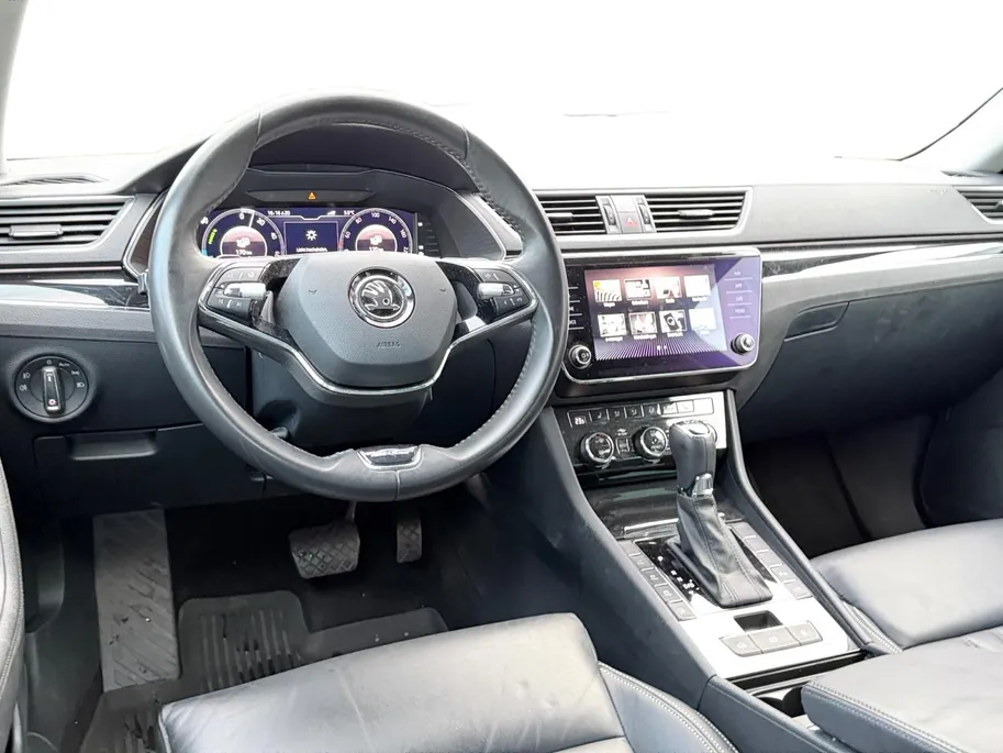 Škoda Superb Combi 1.4 TSI iV Laurin & Klement | Geheugenfunctie berijdersstoel | Climate | Achteruitrijcamera | Parkeersensoren | Navigatie |