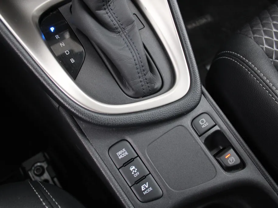 Mazda 2 Hybrid 1.5 Select | 16' LM | Stoel- & stuurverwarming | HUD | Camera | Dodehoek sensor |