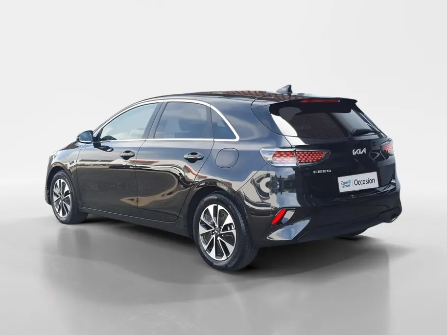 Kia Ceed 1.0T Design Edition | Stoel en stuurverwarming | Dodehoek detectie | Navigatie | Camera | Apple carplay / Android Auto | JBL sound system |