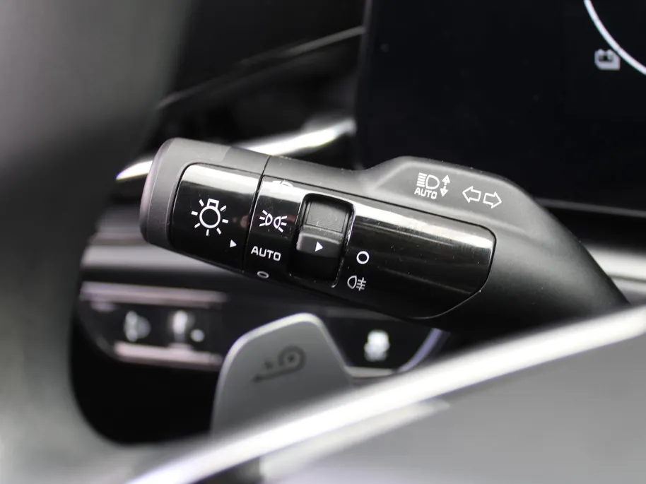 Kia Niro EV Light Edition 64.8 kWh | Camera | Cruise adapt. | Clima | 17' LM | Navi | Keyless | All season banden | 17% bijtelling |