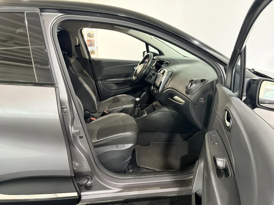 Renault Captur 120PK TCe Intens | Trekhaak | 1200KG Trekgewicht | Stoelverwarming |  Parkeersensor | Lichtmetalen Velgen | Licht & Regen Sensor | Cruise Control | Climate Control | Navigatie |