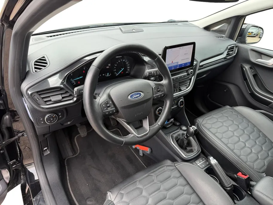 Ford Fiesta 1.0 EcoBoost Hybrid Vignale | Dealer onderhouden | NL auto | Adapt. cruise control | Pano dak | BLIS | Winter pack | Parkeersensoren voor en achter | Achteruitrijcamera | 17' lichtmetalen velgen | Bovag garantie |