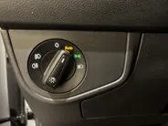 Volkswagen Taigo 115PK TSI R-Line Edition Automaat | Digital Cockpit | Camera | Adaptive Cruise Control | Apple CarPlay/Android Auto | 18' Lichtmetalen Velgen | Climate Control | Armsteun | Parkeersensoren |