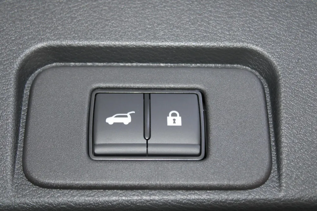 Nissan X-Trail 1.5 e-Power Tekna Plus | Naviagtie| 360grd camera| Pdc voor en achter| Climate controle 3 zones| Stoel-, stuur- en voorruit verwarming| Lederen bekleding| 19inch Wielen| Stoel geheugen|