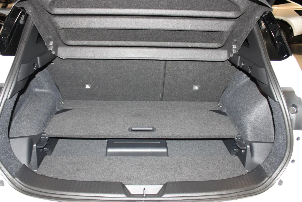 Nissan QASHQAI 1.5 e-Power N-Design | 20inch wielen |360grd camera | parkeersensoren voor en achter | Electrische stoelverstelling met geheugen | Alcantra/lederen bekleding | 205PK | Two-tone lak | Apple carplay & Android auto |
