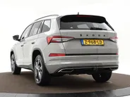 Škoda Kodiaq 1.5 TSI 150pk DSG Sportline Business 7p. · Camera · Inklap. Trekhaak · Keyless · Elek. Bestuurdersstoel + Geheugen · Matrix LED · Garantie t/m 27-05-2028 of 100.000km