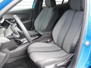 Peugeot 2008 1.2 PureTech 130 Allure | Automaat | Camera | Clima | Cruise | Navi | 17' LM | LED | Apple Carplay/Android Auto |