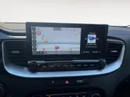 Kia Ceed Sportswagon 1.0 T-GDi DynamicPlusLine | Apple Carplay / Android Auto | Navigatiesysteem | Stoel + Stuurverwarming | Licht + Regensensor | Parkeersensoren Voor + Achter | Camera Achter | Elektrisch Bedienbare Achterklep | Cruise Control | Rijstrooksensor + Correctie