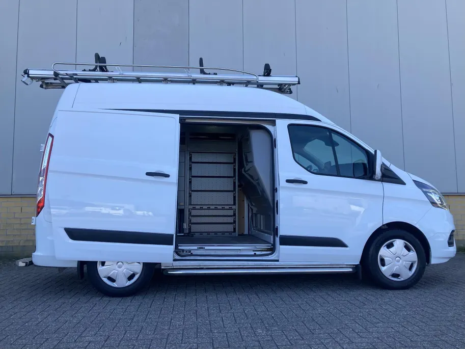 Ford Transit Custom 300 2.0 TDCI L1H2 Trend 130pk Automaat Store Van laadruimteinrichting - Speciale dak Imperiaal - 2x Schuifdeur - Trekhaak -Comfort Laadschot