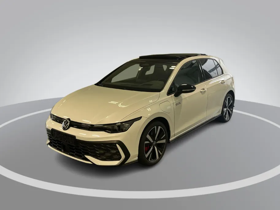 Volkswagen Golf 1.5 272pk DSG eHybrid GTE · Panoramadak · Camera · Head-Up Display · Matrix LED · Dodehoeksensor · Stuur- & Stoelverwarming · Garantie t/m 09-11-2030 of 100.000km