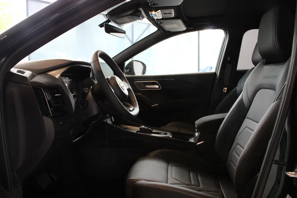 Nissan QASHQAI 1.3 MHEV Xtronic N-Design |1800kg trekgewicht|Coldpack|Panoramisch dak|Camera rondomzicht|Parkeersensoren voor en achter|Naviagatie|Apple carplay&Android auto|20inch Lichtmetalenwielen|Alcantara bekleding|