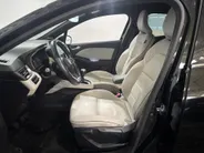 Renault Clio 100PK TCe Initiale Paris | 1e eigenaar | Bose Audio | Wit Leder | Armsteun | Climate Control | Camera | Apple CarPlay/Android Auto | Cruise Control | Lichtemetalen Velgen | Licht & Regen Sensor |